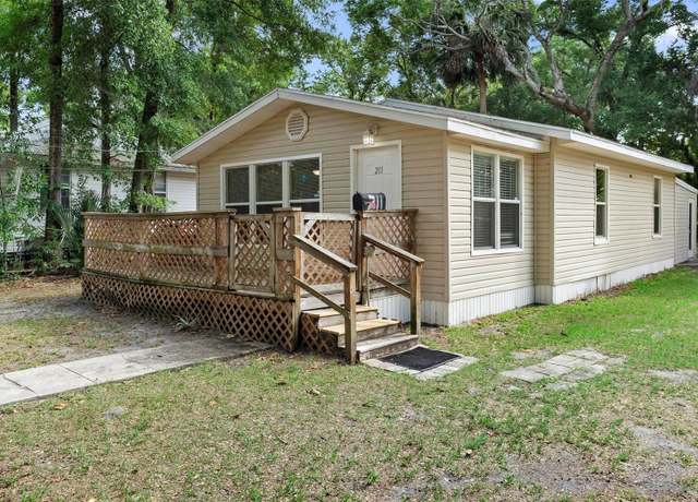 Property at 211 S Delaware Ave, Deland, FL 32720, 2 beds, 1 bath