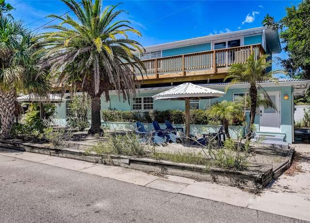 Property at 104 29th St #3, Holmes Beach, FL 34217, 2 beds, 1.5 baths