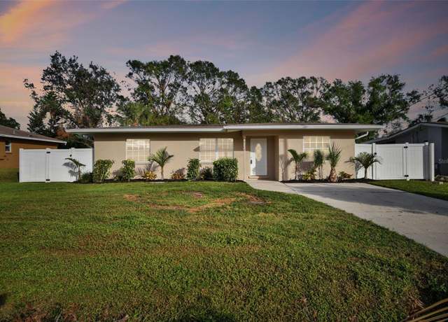 Property at 831 Searcy Ave, Sarasota, FL 34237, 3 beds, 2 baths