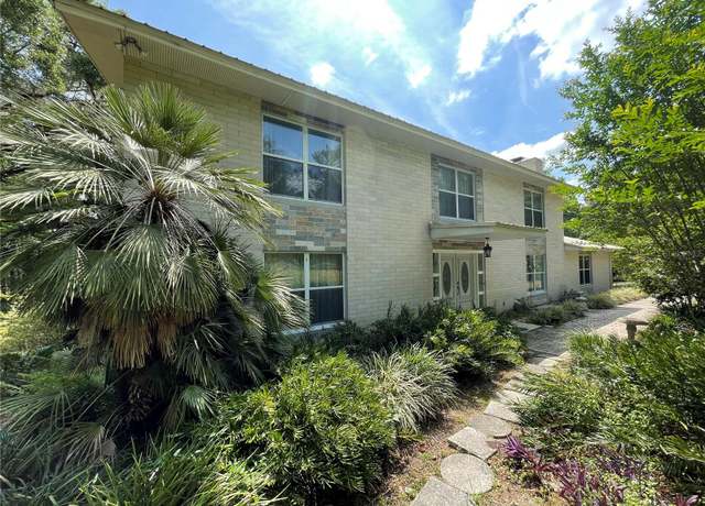 Property at 1709 NW 98th St, Gainesville, FL 32606, 5 beds, 4 baths