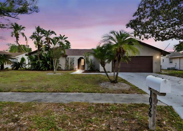 Property at 1026 Manchester Cir, Winter Park, FL 32792, 4 beds, 2 baths