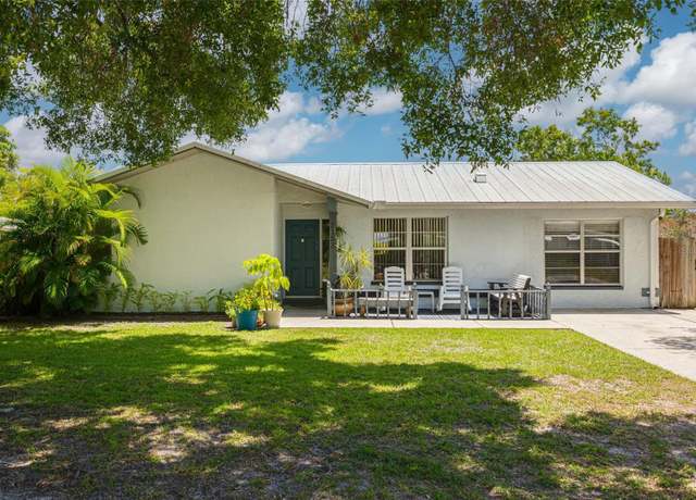 Property at 2153 Catalina Dr N, Clearwater, FL 33763, 2 beds, 1.5 baths