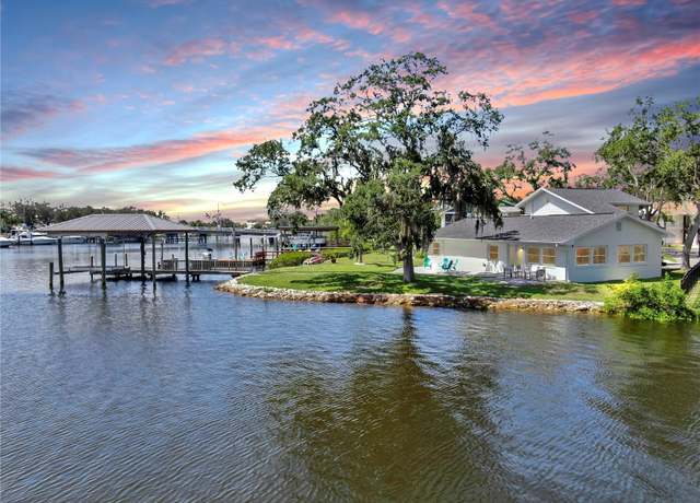 Property at 424 Doric Ct, Tarpon Springs, FL 34689, 3 beds, 3 baths