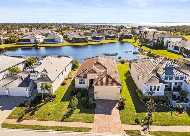 Property at 6247 Champions Row St, Bradenton, FL 34210, 3 beds, 2 baths
