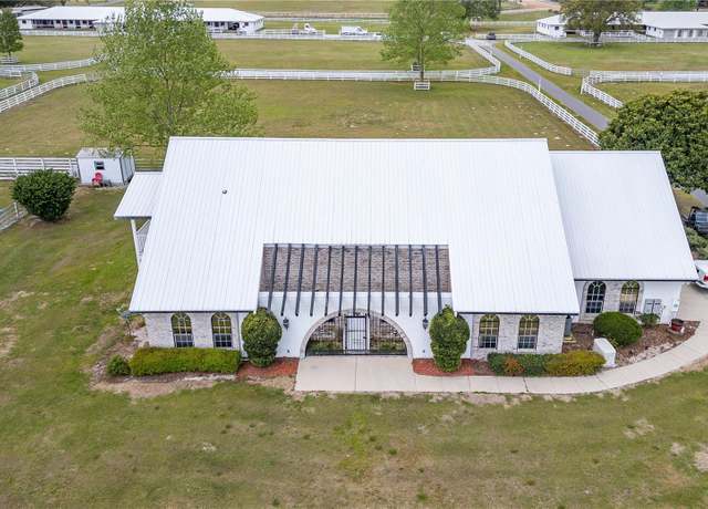 Property at 4450 SE 216th Ave, Morriston, FL 32668, 5 beds, 5 baths