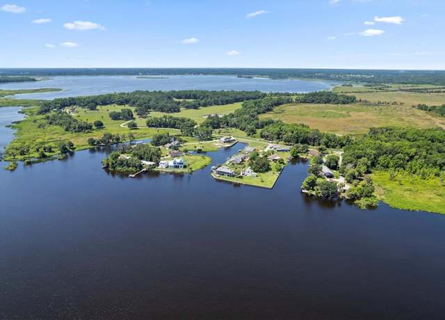 Property at 3943 NW 219th Street Rd, Micanopy, FL 32667, 3 beds, 2 baths