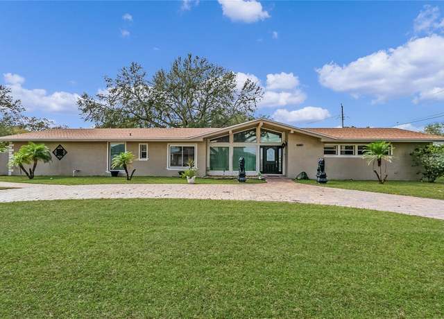 Property at 1407 Edgewater Beach Dr, Lakeland, FL 33805, 3 beds, 2.5 baths