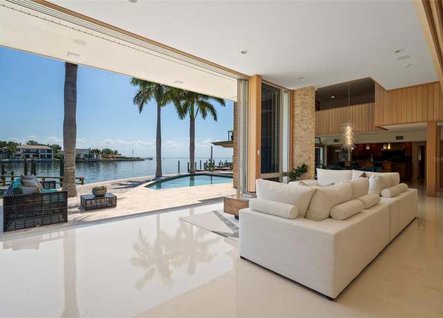 Property at 10 Brightwaters Cir NE, St Petersburg, FL 33704, 4 beds, 4.5 baths
