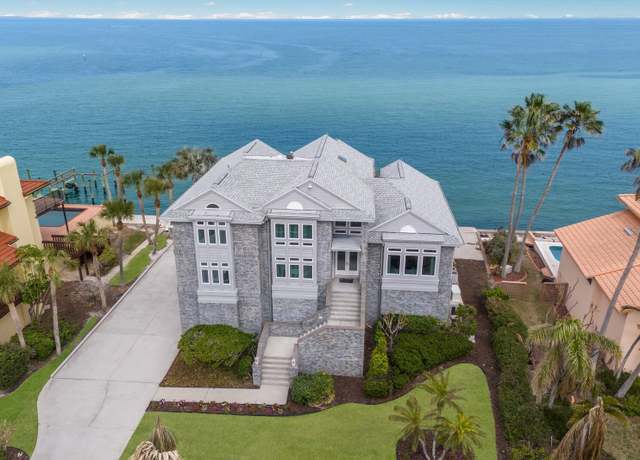 Property at 709 Key Royale Dr, Holmes Beach, FL 34217, 4 beds, 3.5 baths