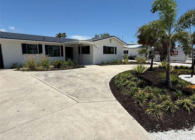 Property at 808 25th Ave W, Palmetto, FL 34221, 3 beds, 3 baths