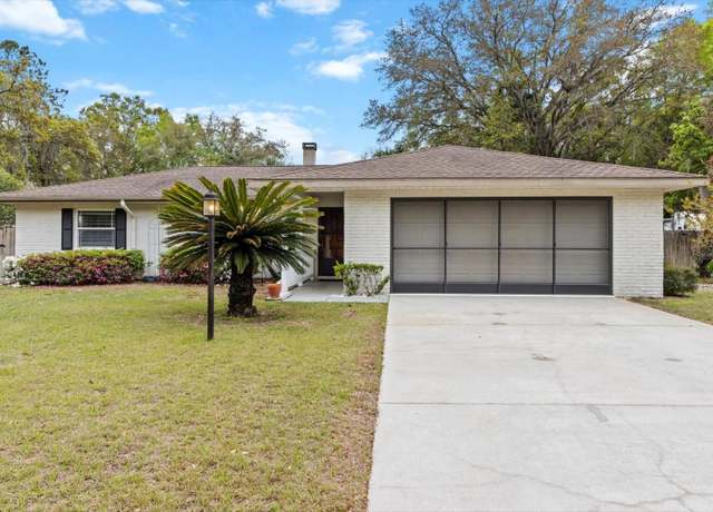 Property at 25 S Hibiscus Ave, Crystal River, FL 34429, 3 beds, 2 baths