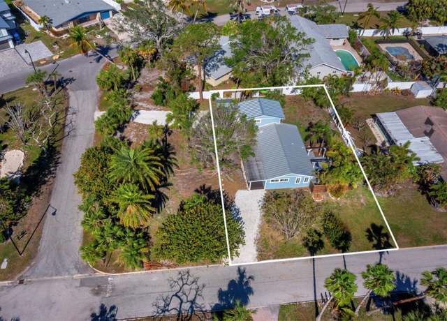 Property at 651 Fox St, Longboat Key, FL 34228, 3 beds, 2 baths