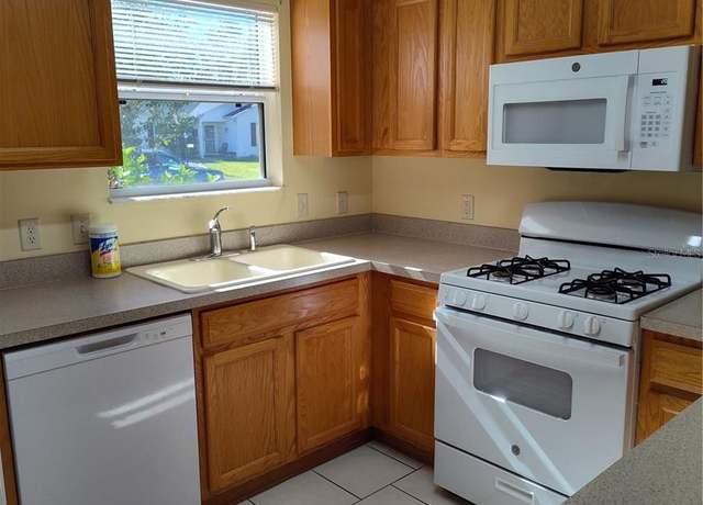 Property at 9215 SE 177th Simons Ln, The Villages, FL 32162, 3 beds, 2 baths