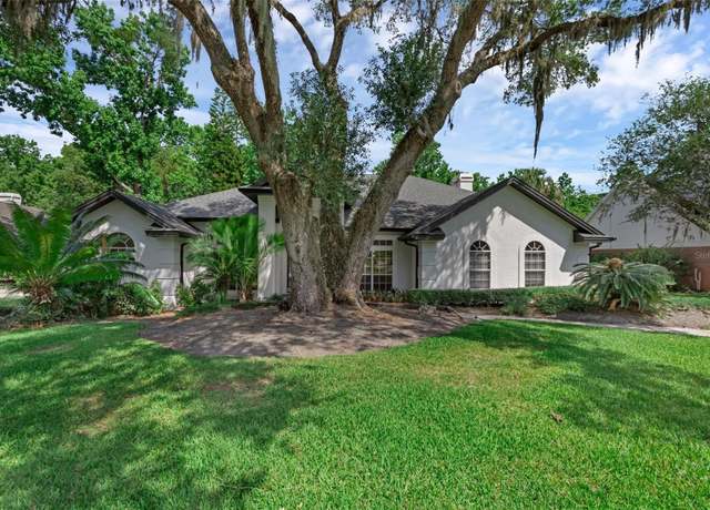 Property at 460 W Palm Valley Dr, Oviedo, FL 32765, 4 beds, 3 baths
