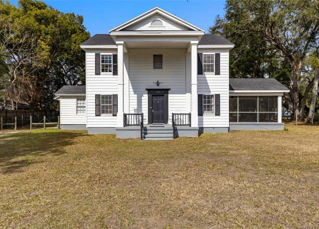 Property at 330 NE 1st Ave, Williston, FL 32696, 4 beds, 3 baths