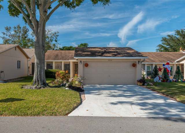 Property at 3909 Cypress Lndg E, Winter Haven, FL 33884, 2 beds, 2 baths