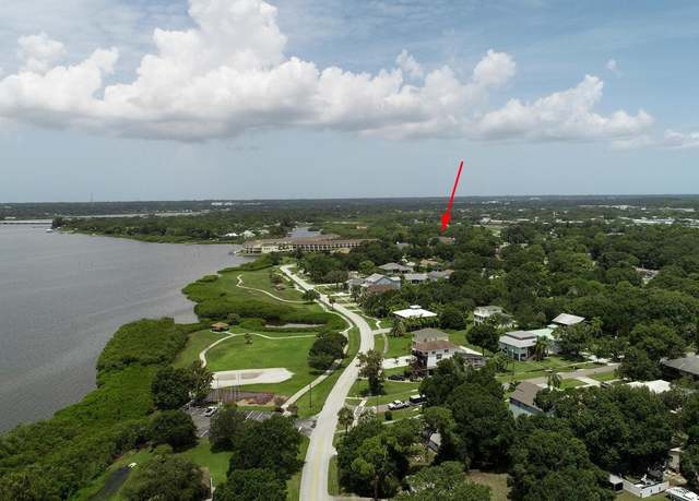 Property at 102 Brent Cir, Oldsmar, FL 34677, 3 beds, 3 baths
