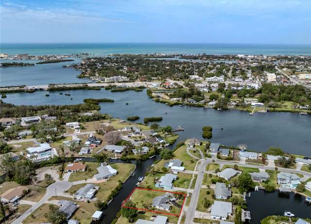 Property at 504 Buena Vista Dr, Nokomis, FL 34275, 2 beds, 2 baths