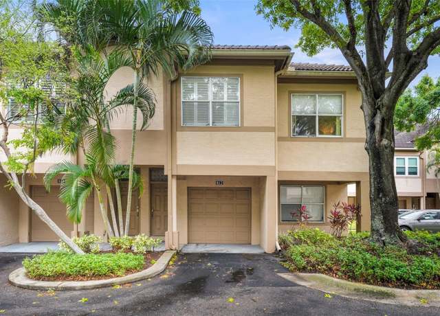Property at 812 Normandy Trace Rd, Tampa, FL 33602, 2 beds, 2 baths