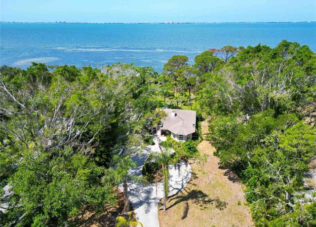 Property at 7620 Westmoreland Dr, Sarasota, FL 34243, 2 beds, 3 baths