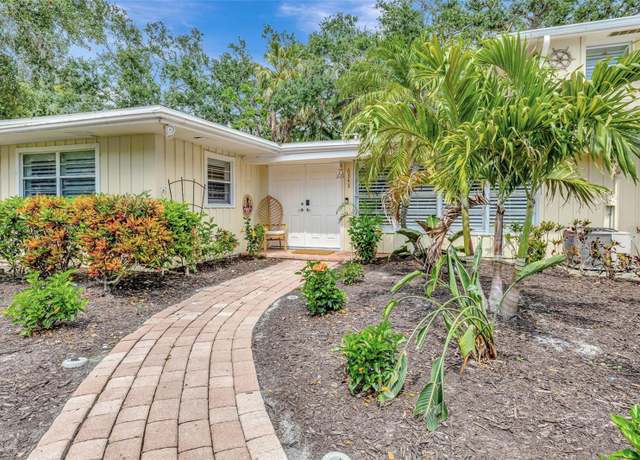 Property at 6343 Hollywood Blvd, Sarasota, FL 34231, 4 beds, 3.5 baths