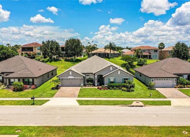 Property at 4222 Juliana Lake Dr, Auburndale, FL 33823, 4 beds, 3 baths