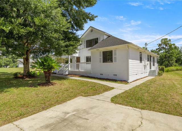 Property at 154 Pecan Dr, Ocala, FL 34472, 3 beds, 2 baths