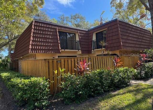 Property at 2716 11th Ct, Palm Harbor, FL 34684, 2 beds, 2.5 baths