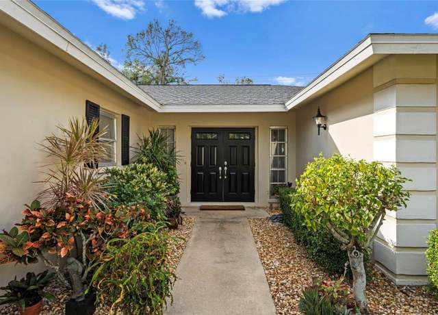 Property at 7460 W Country Club Dr N, Sarasota, FL 34243, 2 beds, 2 baths
