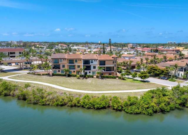 Property at 209 E Venice Ave, Venice, FL 34285, 3 beds, 3.5 baths