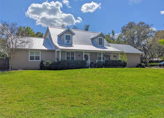 Property at 402 Domer St, Oviedo, FL 32765, 4 beds, 2.5 baths