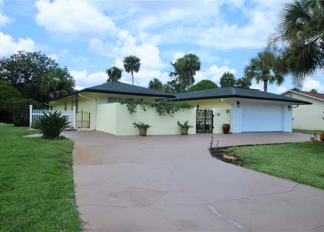 Property at 10 Cooper Ln, Palm Coast, FL 32137, 2 beds, 2 baths