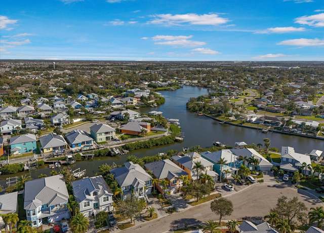 Property at 6411 Grenada Island Ave, Apollo Beach, FL 33572, 4 beds, 3 baths