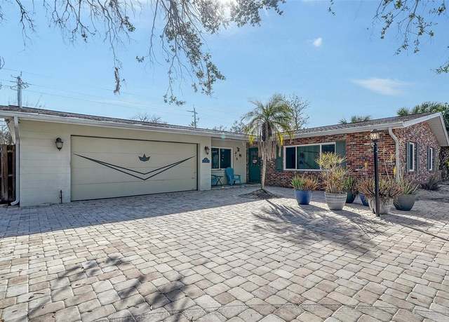 Property at 5525 Shadow Lawn Dr, Sarasota, FL 34242, 3 beds, 2 baths