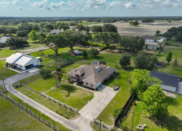 Property at 611 Robinson Oaks Ln, Plant City, FL 33567, 5 beds, 2 baths