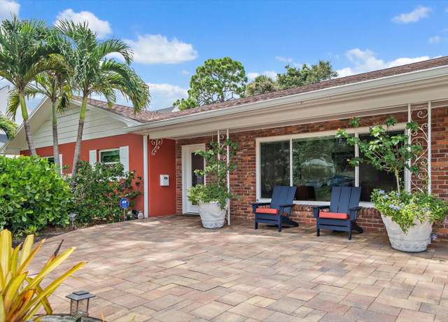 Property at 252 S Garden Cir, Belleair, FL 33756, 4 beds, 3 baths