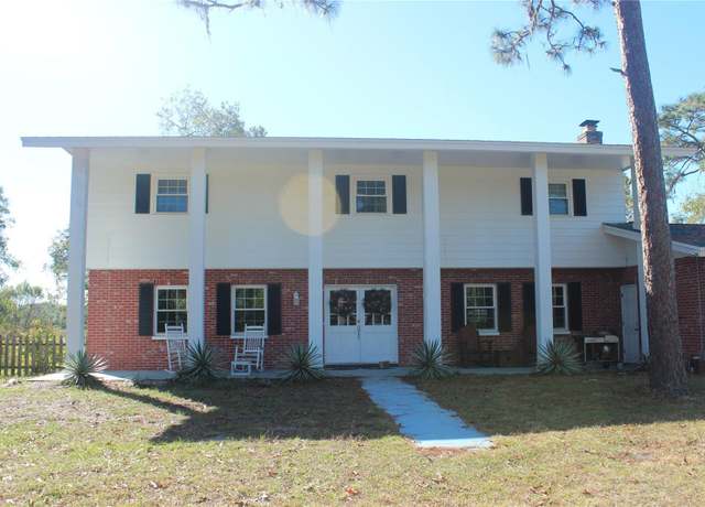 Property at 8700 Ross Ln, New Port Richey, FL 34654, 4 beds, 3 baths