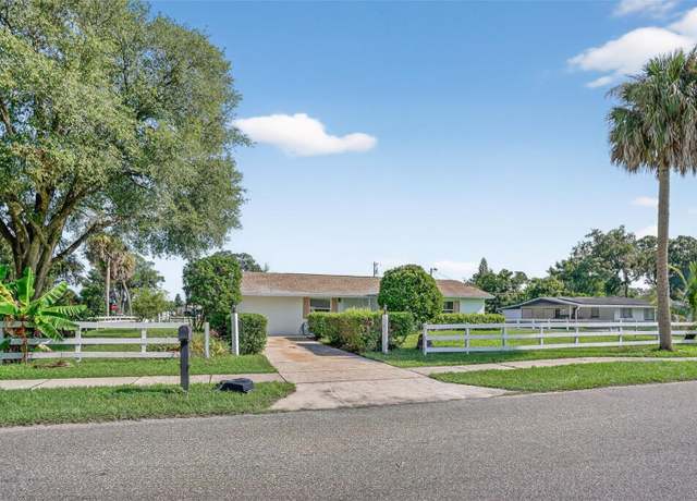 Property at 201 E 7th St, Chuluota, FL 32766, 4 beds, 2 baths