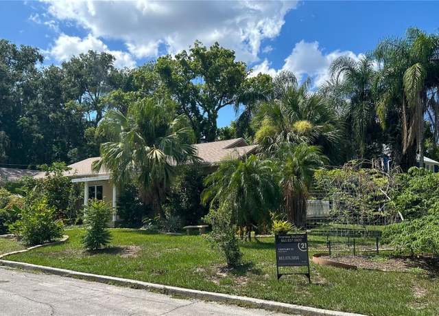 Property at 645 Avenue A NE, Winter Haven, FL 33881, 2 beds, 1.5 baths