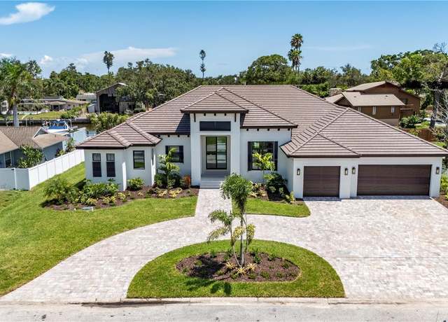 Property at 7125 Westmoreland Dr, Sarasota, FL 34243, 4 beds, 4 baths