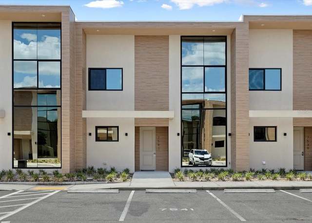 Property at 7541 Brooklyn Dr, Kissimmee, FL 34747, 4 beds, 4.5 baths