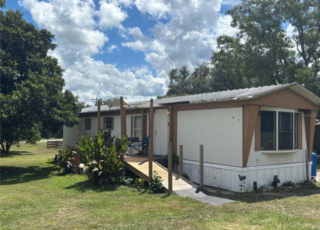 Property at 18302 SE 19th St, Silver Springs, FL 34488, 2 beds, 1.5 baths