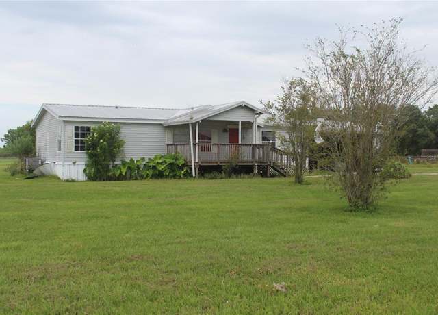 Property at 12007 Old Lakeland Hwy, Dade City, FL 33525, 3 beds, 2 baths