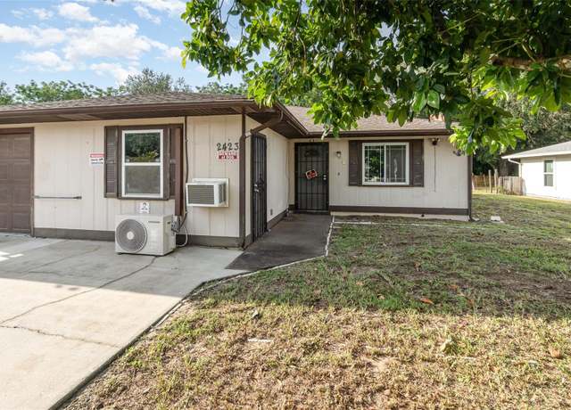 Property at 2423 Centennial Blvd, Leesburg, FL 34748, 4 beds, 1 bath