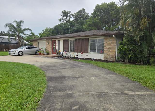 Property at 172 Coral Vine Dr, Naples, FL 34110, 4 beds, 2 baths
