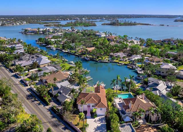 Property at 508 Siesta Dr, Sarasota, FL 34242, 3 beds, 2.5 baths