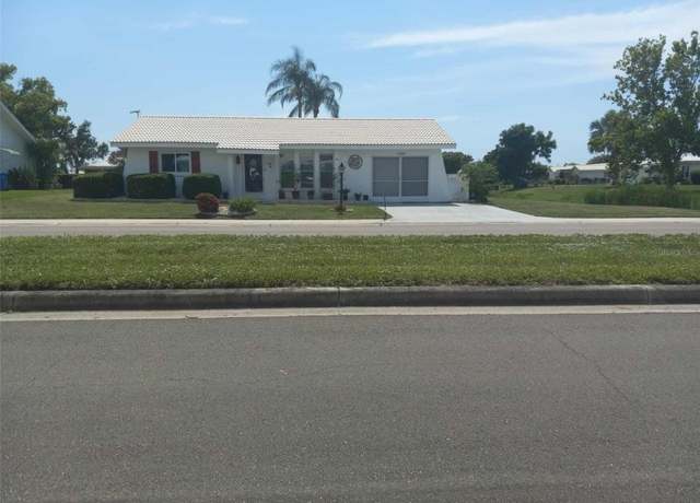 Property at 1002 Oakleaf Blvd, Bradenton, FL 34208, 2 beds, 2 baths