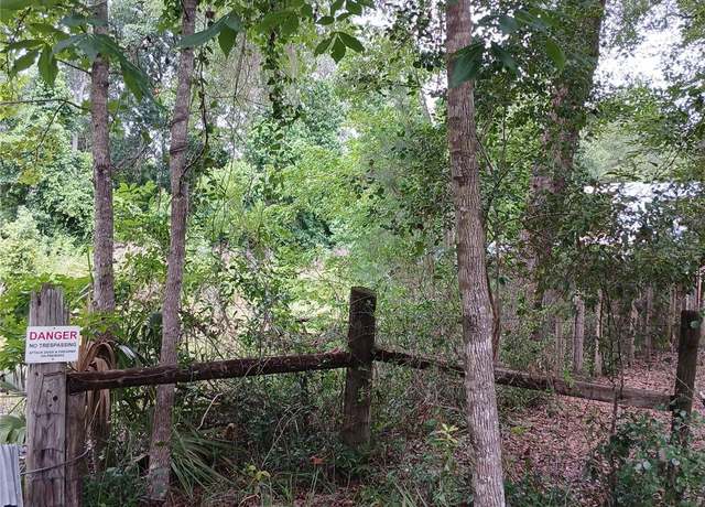 Property at 17151 NE 4th Ln, Silver Springs, FL 34488, 1 bed, 2 baths