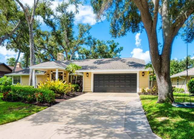 Property at 1773 Oak Lakes Dr, Sarasota, FL 34232, 5 beds, 3 baths
