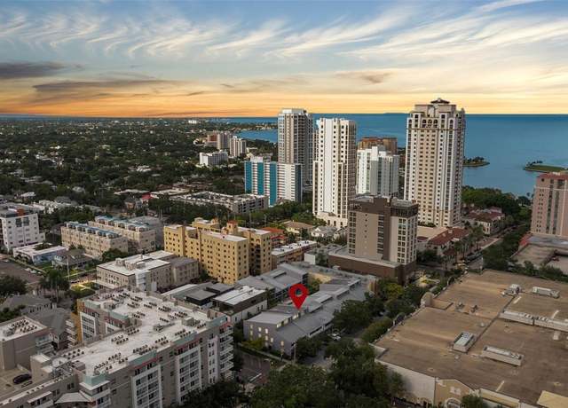 Property at 301 2nd St N #14, St Petersburg, FL 33701, 2 beds, 2.5 baths